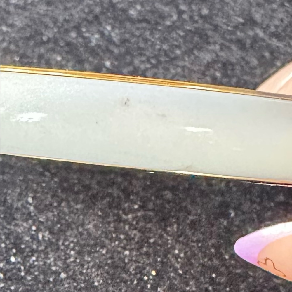 Nice Vintage White & Gold Tone MONET Womans Bracelet. - Picture 2 of 4